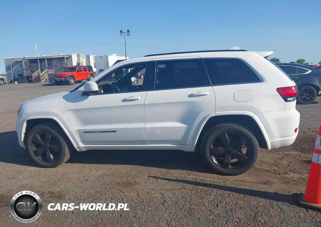 2015 Jeep Grand Cherokee Altitude VIN:1C4RJFAG8FC941318 - 14