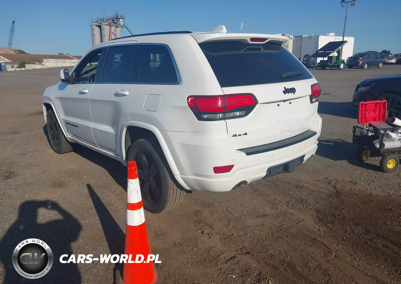 2015 Jeep Grand Cherokee Altitude VIN:1C4RJFAG8FC941318 - 3