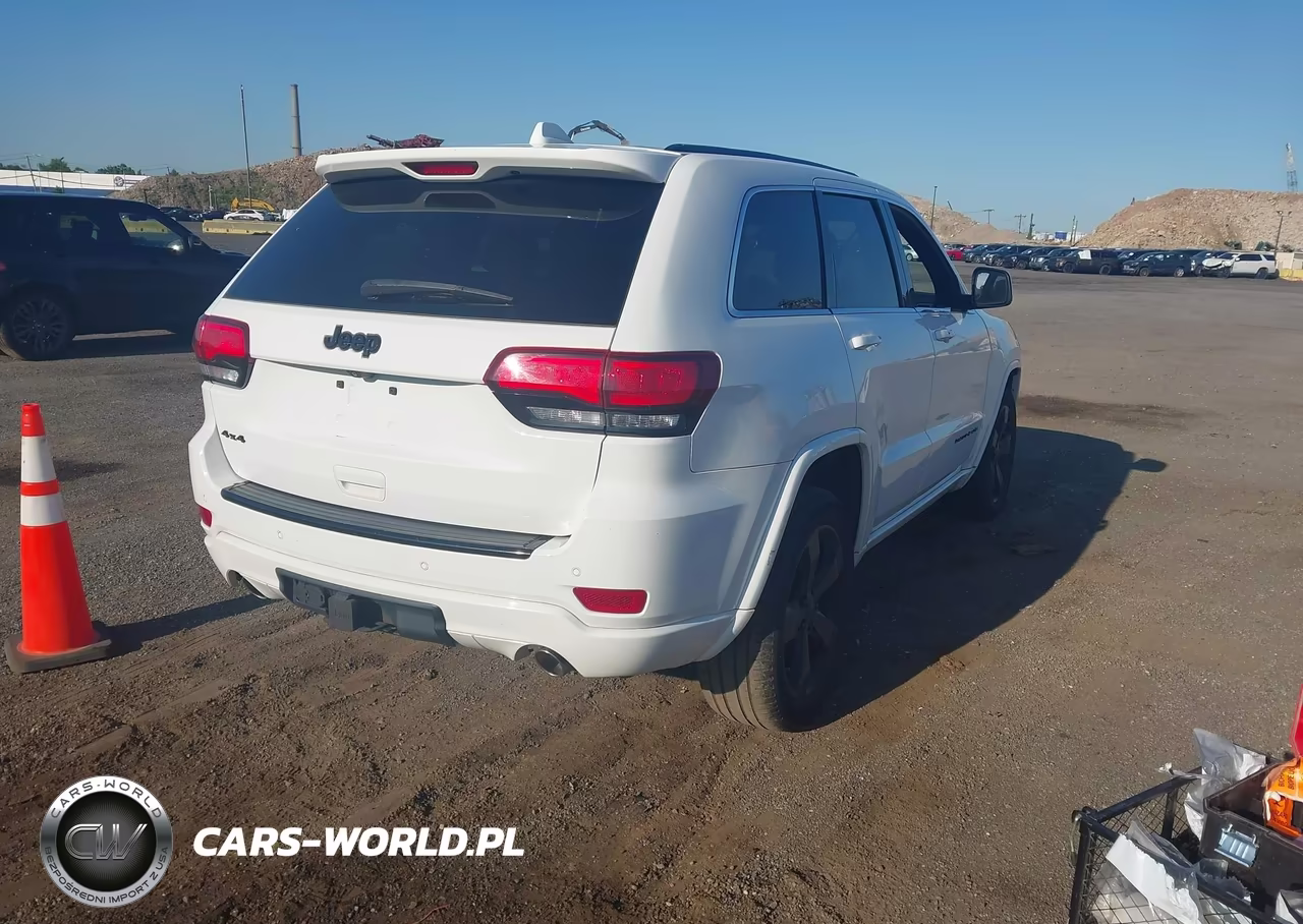 2015 Jeep Grand Cherokee Altitude VIN:1C4RJFAG8FC941318 - 4
