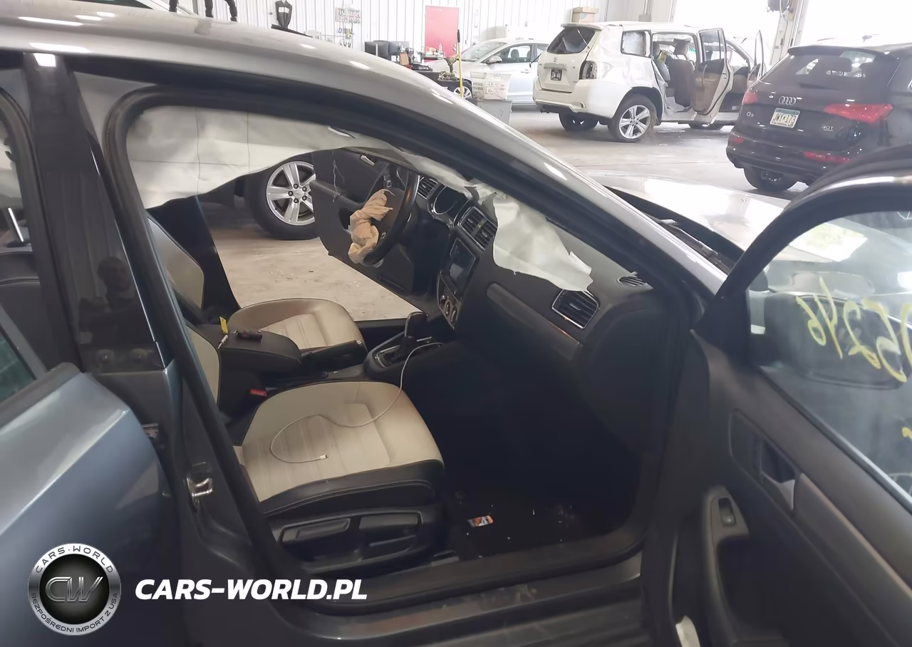 2017 Volkswagen Jetta 1.8T Sport VIN:3VWD17AJ7HM407351 - 5