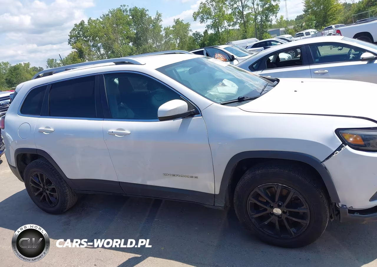 2019 Jeep Cherokee Latitude Plus 4X4 VIN:1C4PJMLB8KD234236 - 13