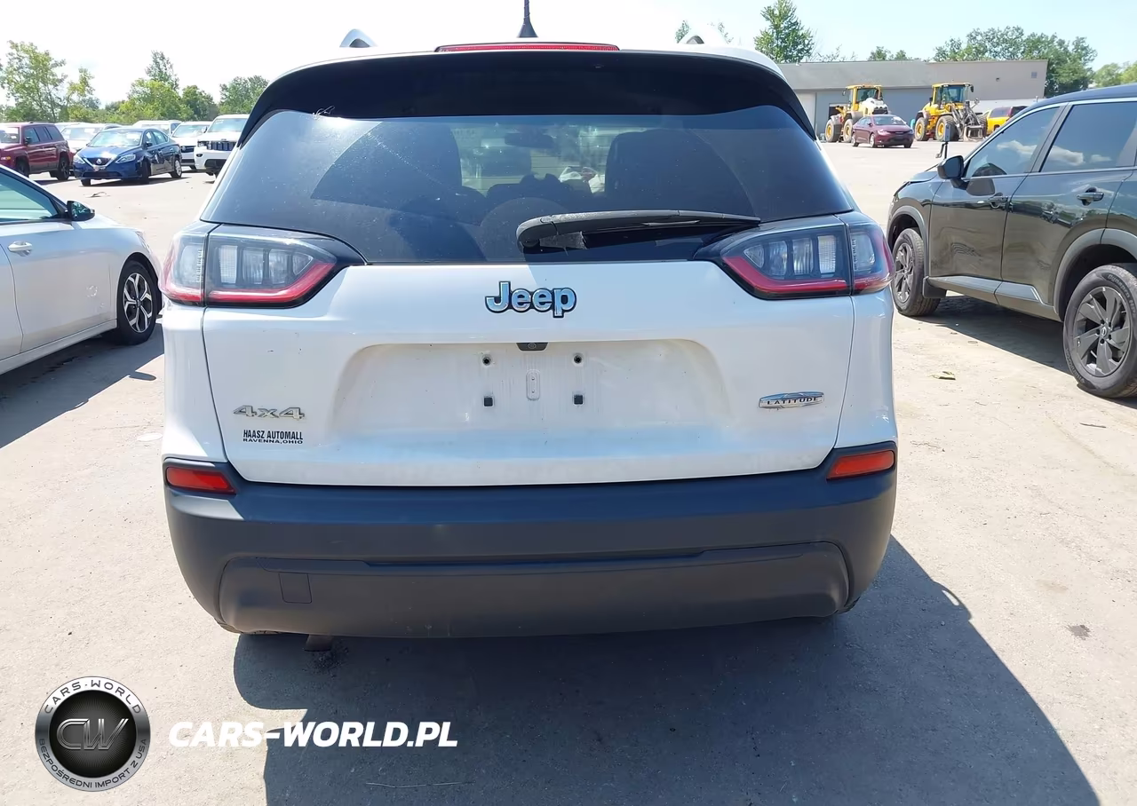 2019 Jeep Cherokee Latitude Plus 4X4 VIN:1C4PJMLB8KD234236 - 16