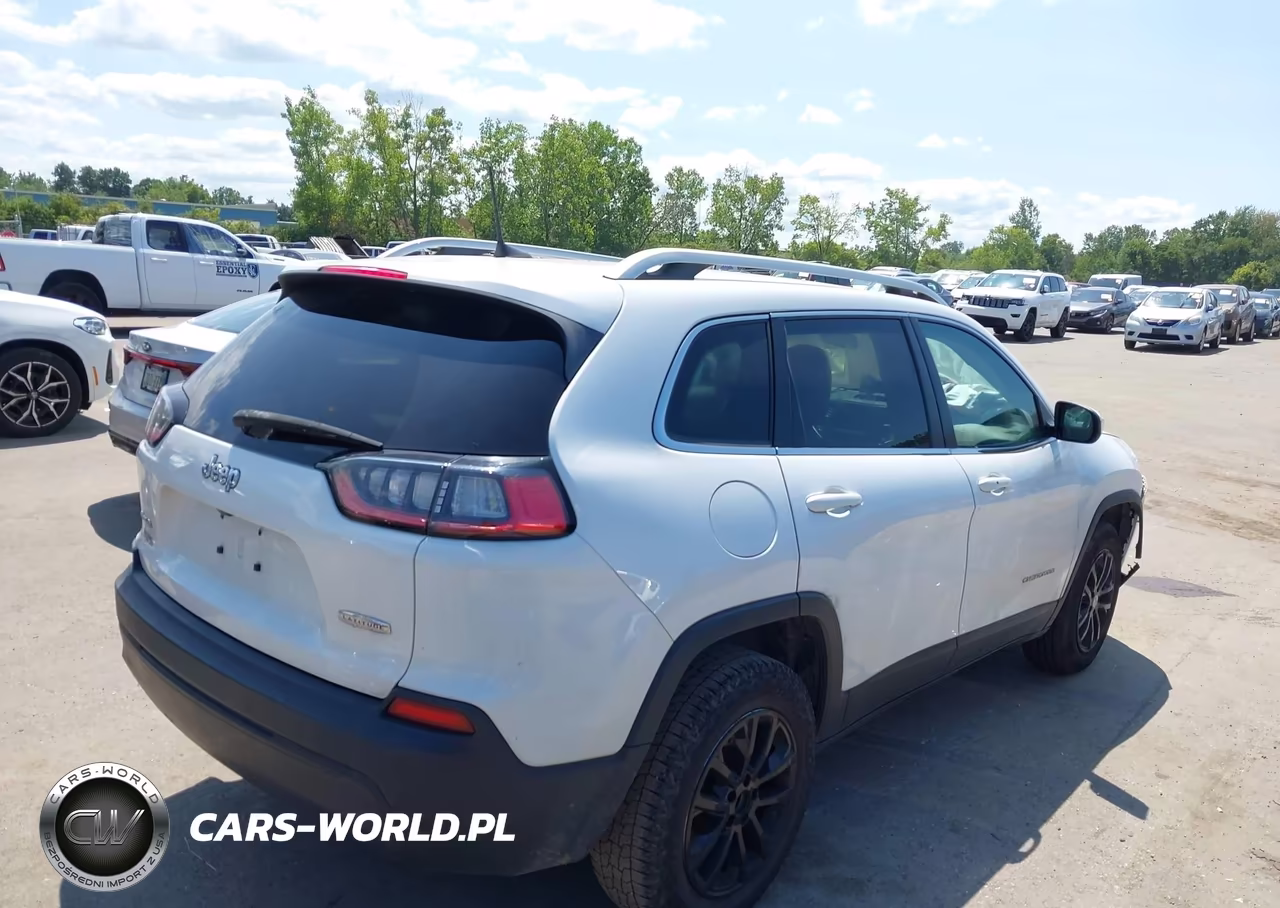 2019 Jeep Cherokee Latitude Plus 4X4 VIN:1C4PJMLB8KD234236 - 4