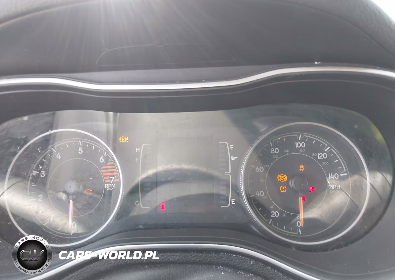 2019 Jeep Cherokee Latitude Plus 4X4 VIN:1C4PJMLB8KD234236 - 7