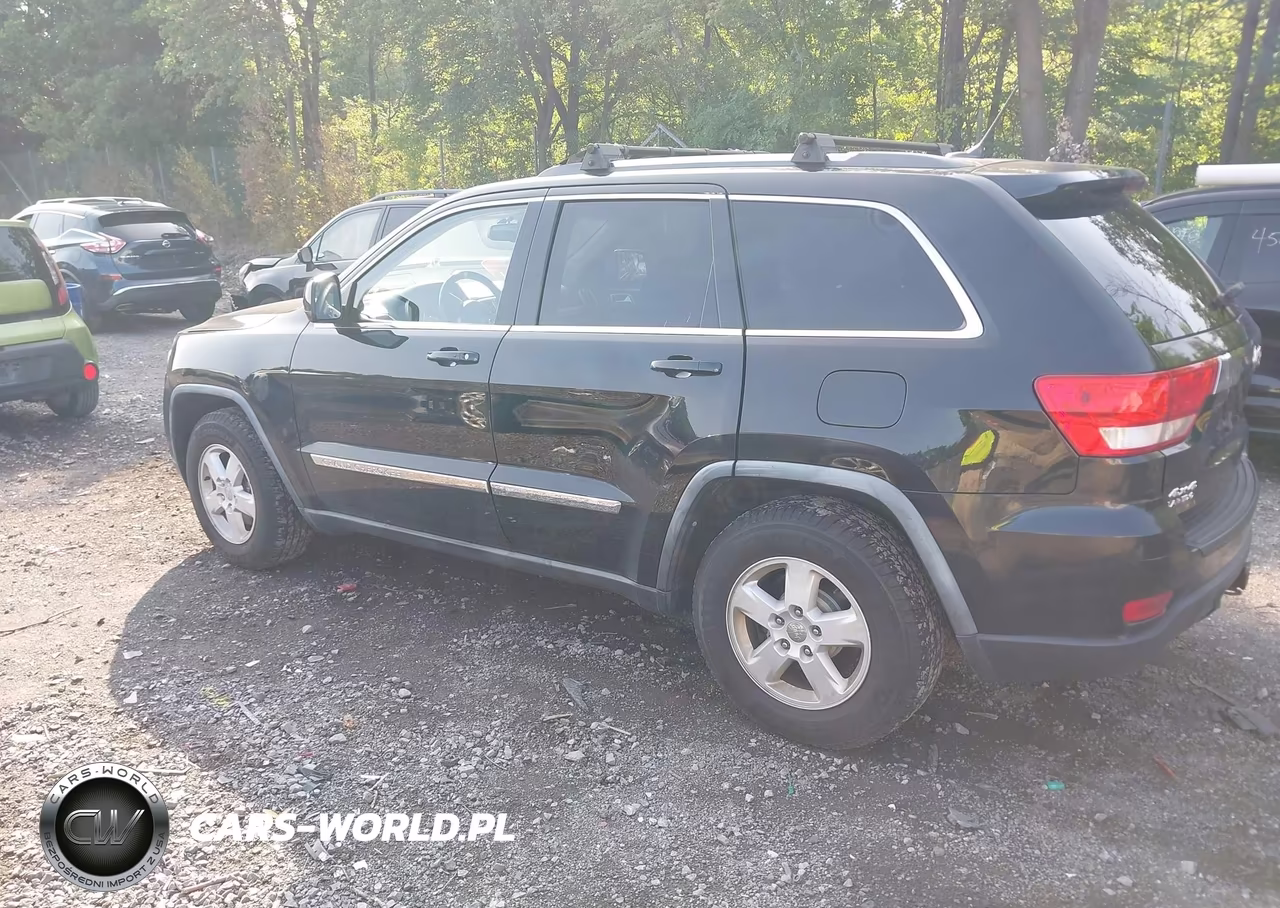 2011 Jeep Grand Cherokee Laredo VIN:1J4RR4GG6BC547390 - 3