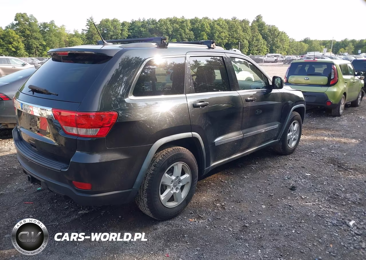 2011 Jeep Grand Cherokee Laredo VIN:1J4RR4GG6BC547390 - 4