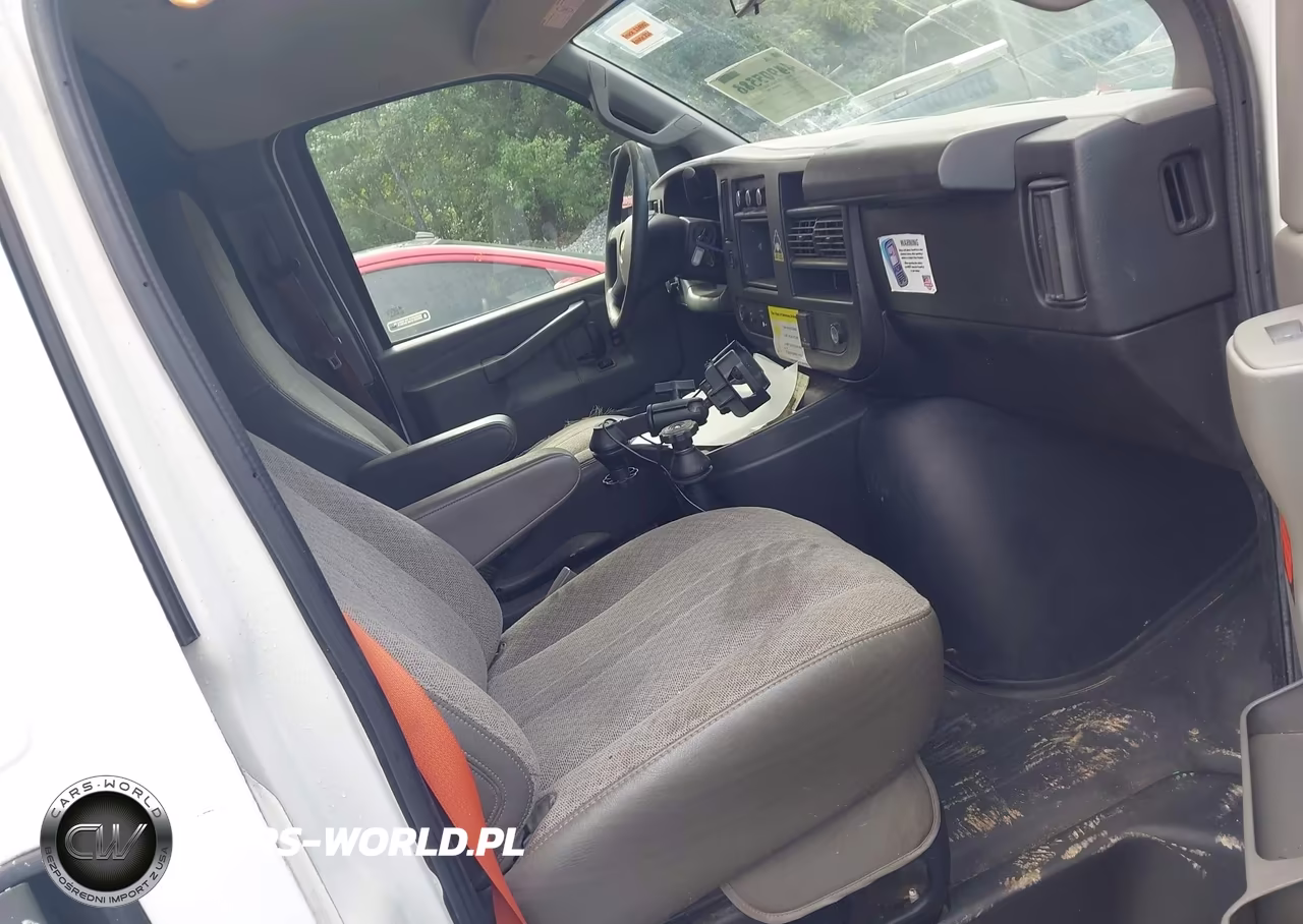 2017 Chevrolet Express 2500 Work Van VIN:1GCWGAF13H1321550 - 5
