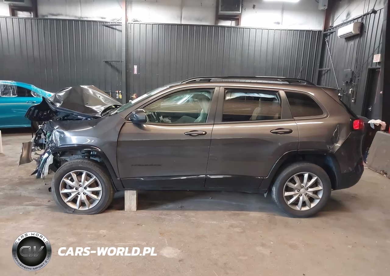 2018 Jeep Cherokee Latitude Tech Connect 4X4 VIN:1C4PJMCXXJD586809 - 14