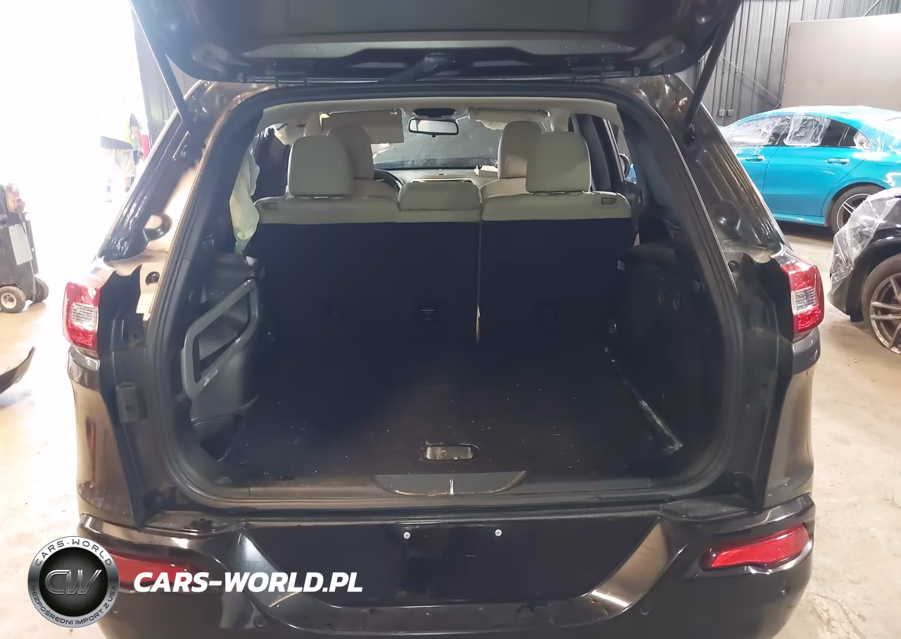 2018 Jeep Cherokee Latitude Tech Connect 4X4 VIN:1C4PJMCXXJD586809 - 17