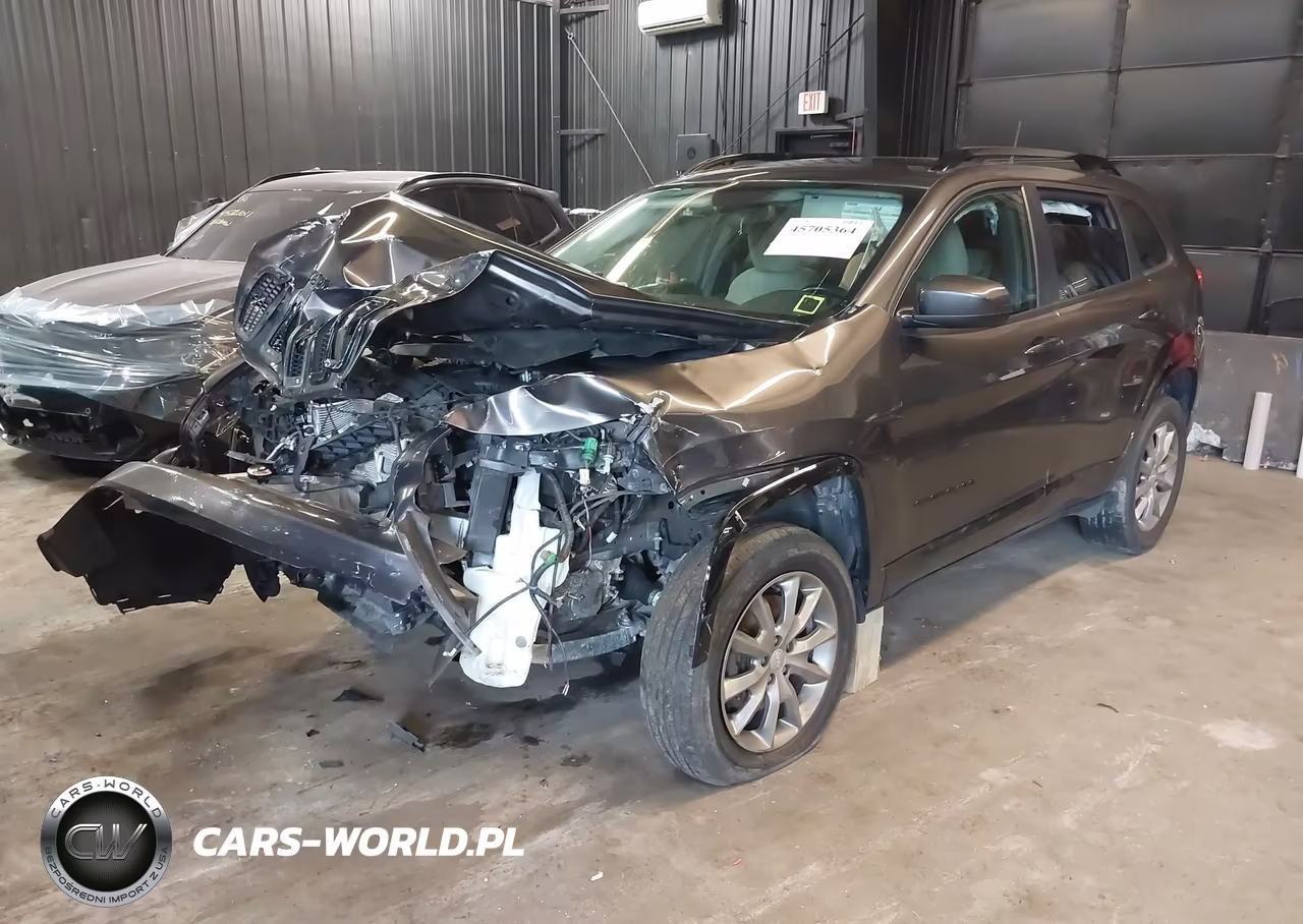 2018 Jeep Cherokee Latitude Tech Connect 4X4 VIN:1C4PJMCXXJD586809 - 2