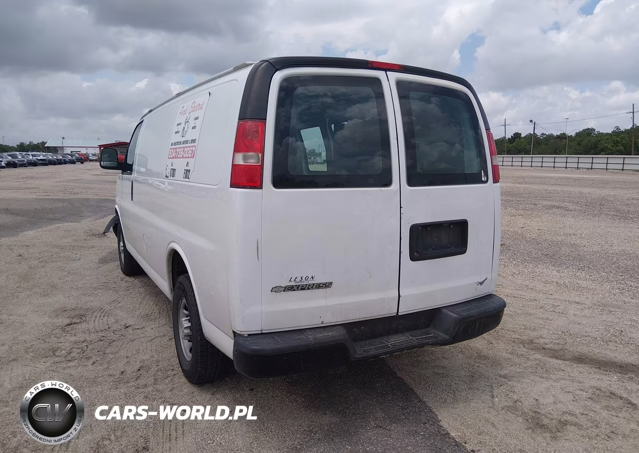 2017 Chevrolet Express 2500 Work Van VIN:1GCWGAFF2H1111436 - 3