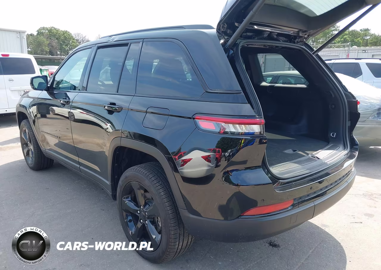 2025 Jeep Grand Cherokee Limited 4X4 VIN:1C4RJHBG1SC269719 - 3