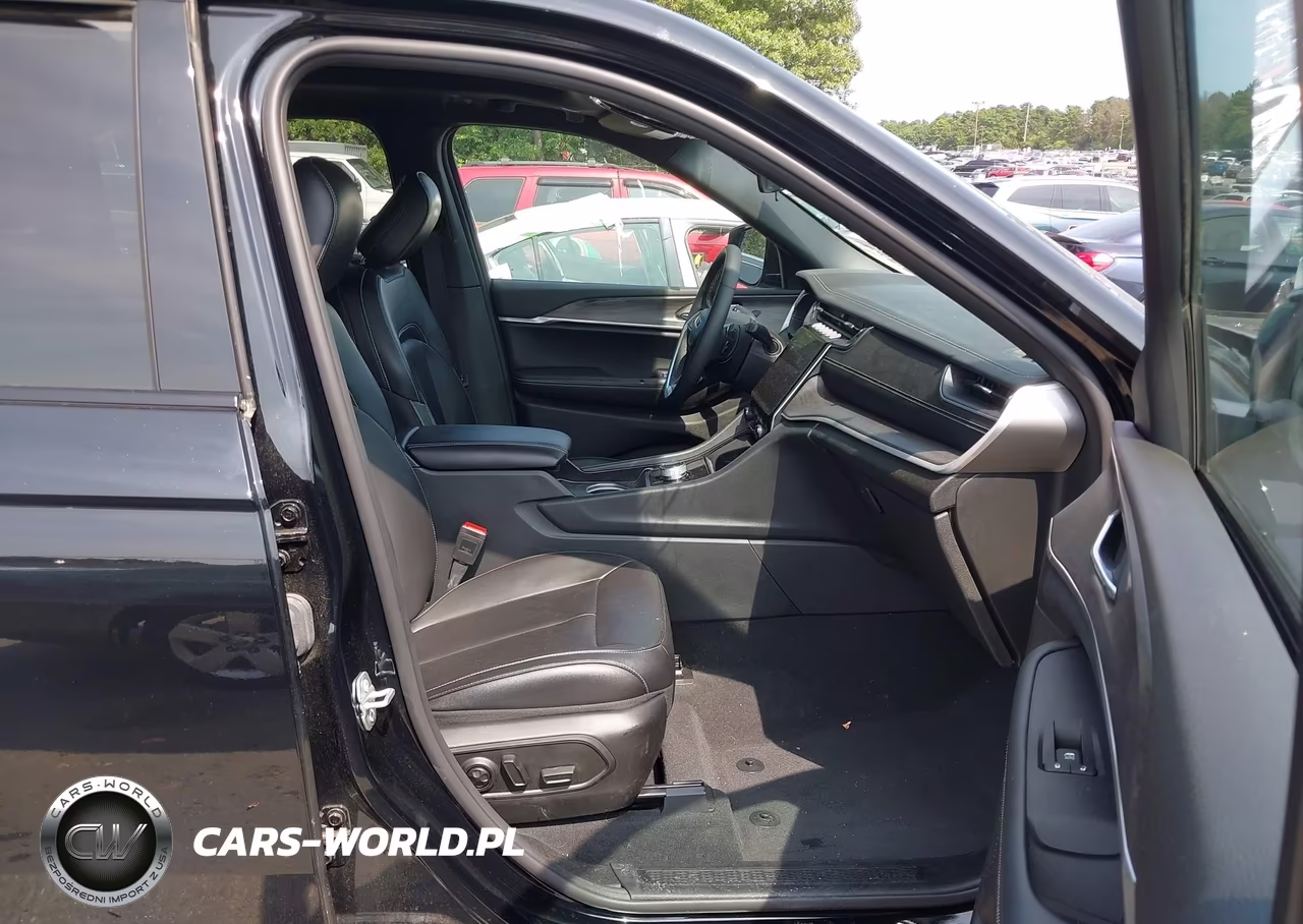2025 Jeep Grand Cherokee Limited 4X4 VIN:1C4RJHBG1SC269719 - 5