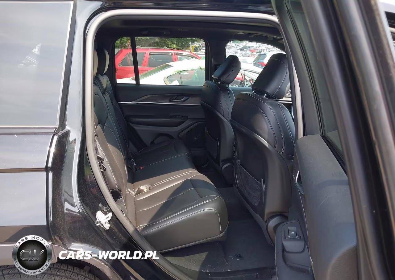 2025 Jeep Grand Cherokee Limited 4X4 VIN:1C4RJHBG1SC269719 - 8