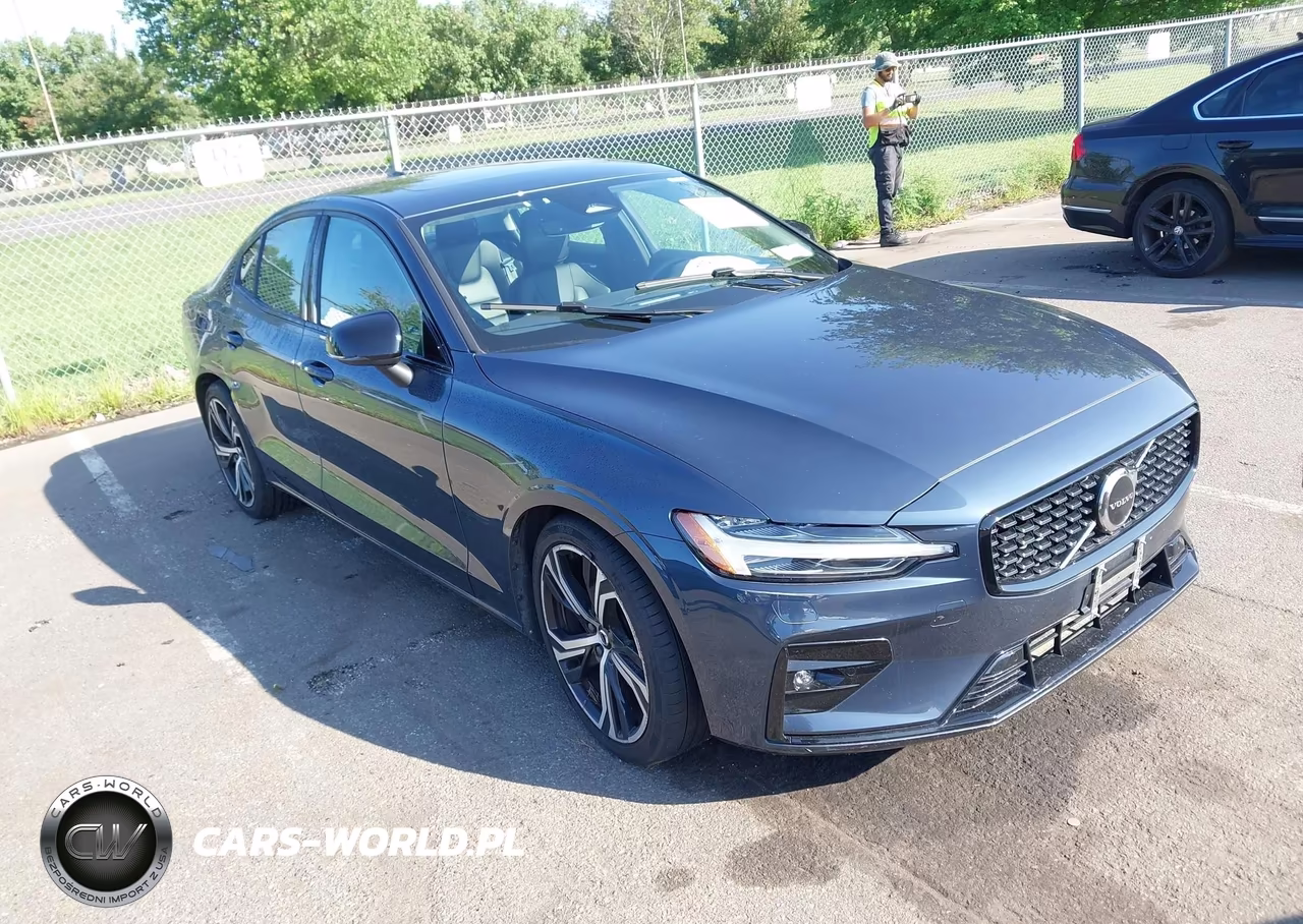 2024 Volvo S60 B5 Core Dark Theme