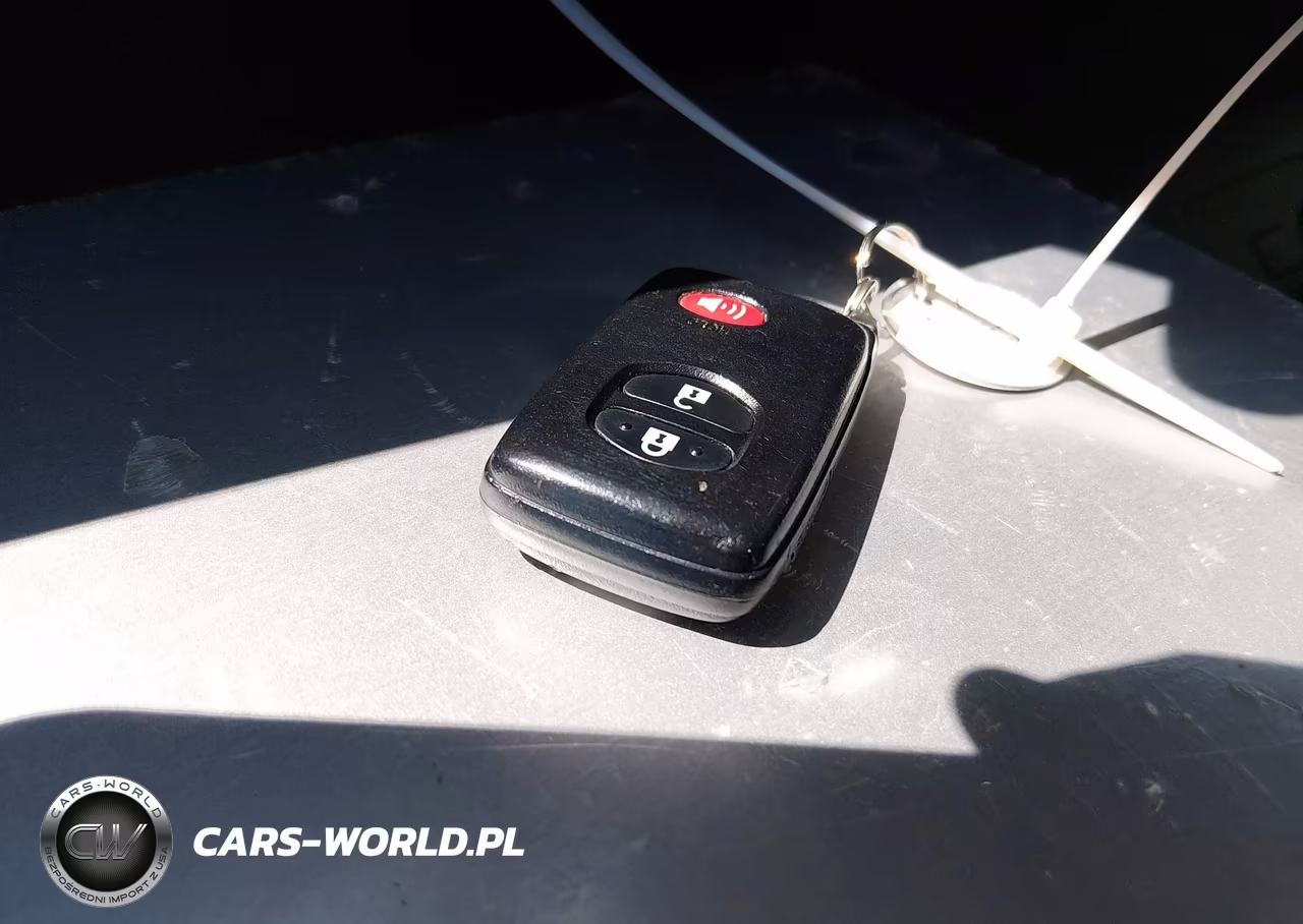 2015 Toyota Prius Two VIN:JTDKN3DU2F1872983 - 11