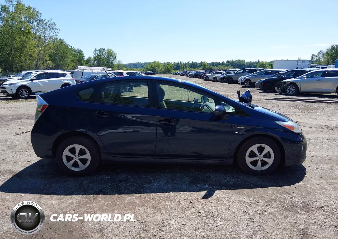 2015 Toyota Prius Two VIN:JTDKN3DU2F1872983 - 13