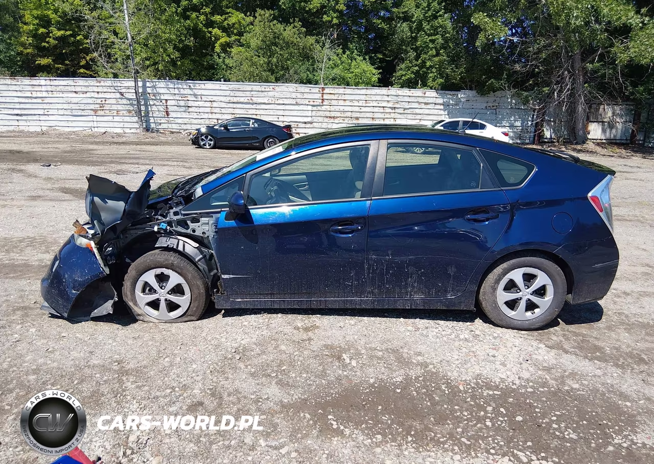 2015 Toyota Prius Two VIN:JTDKN3DU2F1872983 - 14