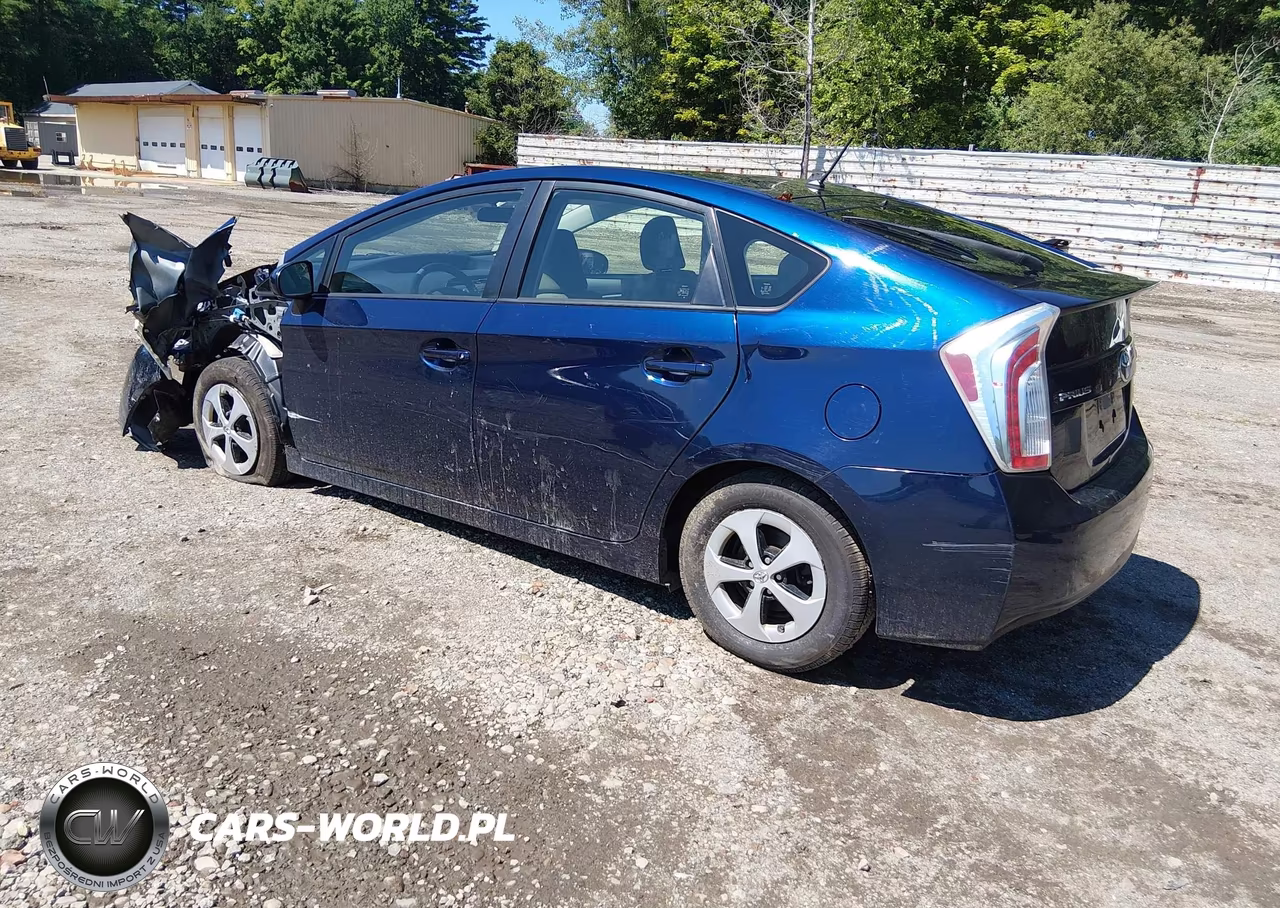 2015 Toyota Prius Two VIN:JTDKN3DU2F1872983 - 3