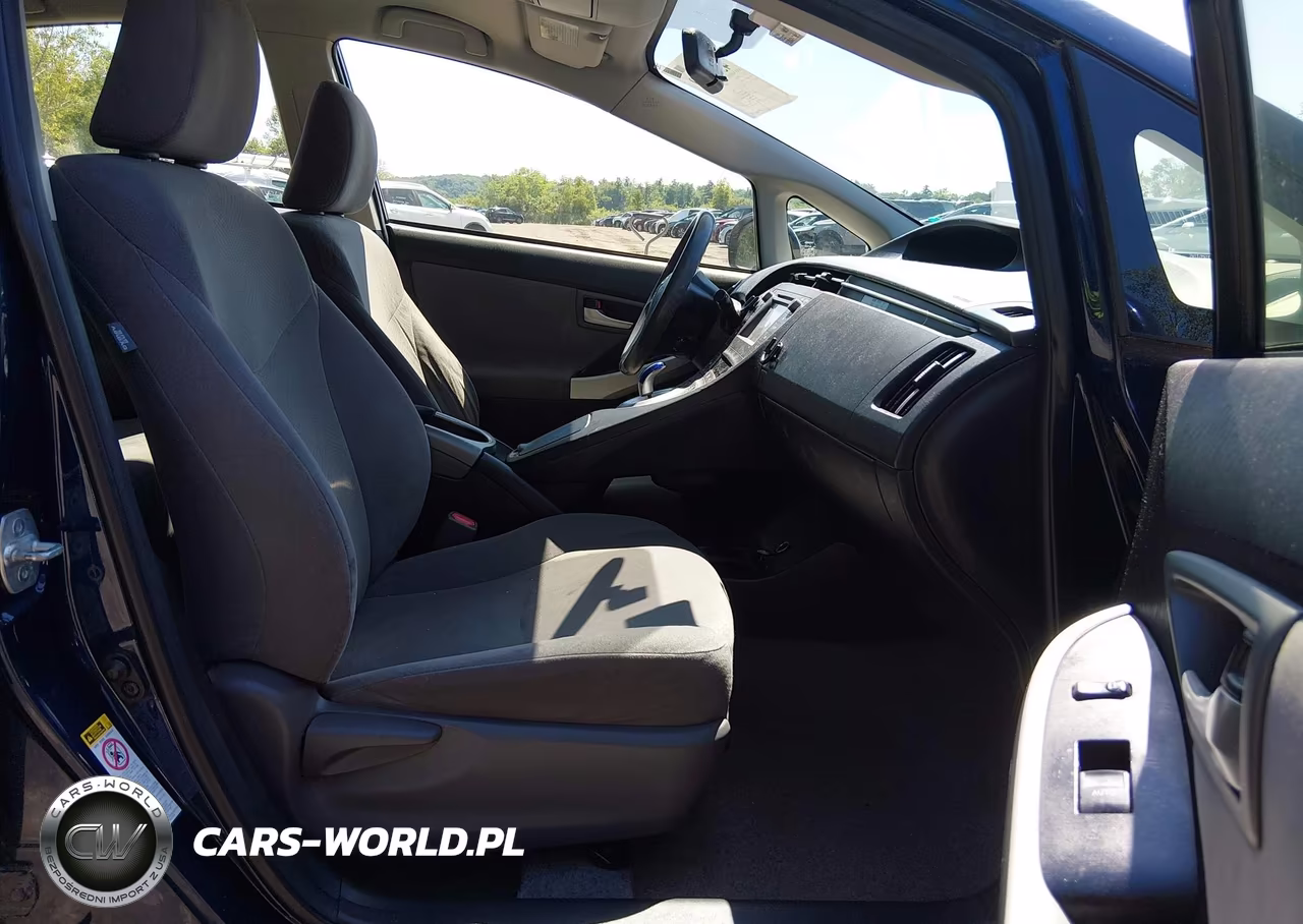 2015 Toyota Prius Two VIN:JTDKN3DU2F1872983 - 5