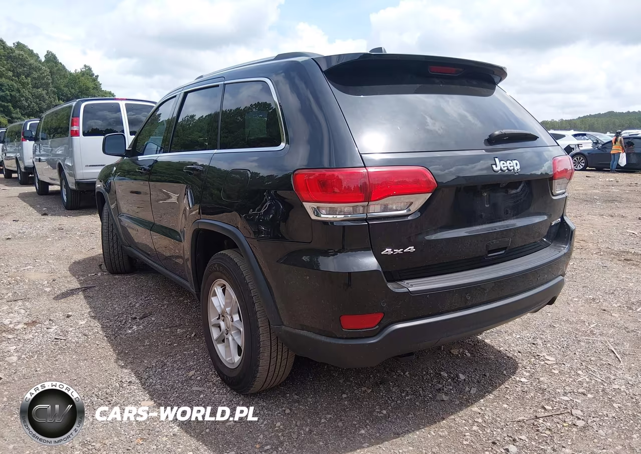 2019 Jeep Grand Cherokee Laredo E 4X4 VIN:1C4RJFAG5KC748649 - 3