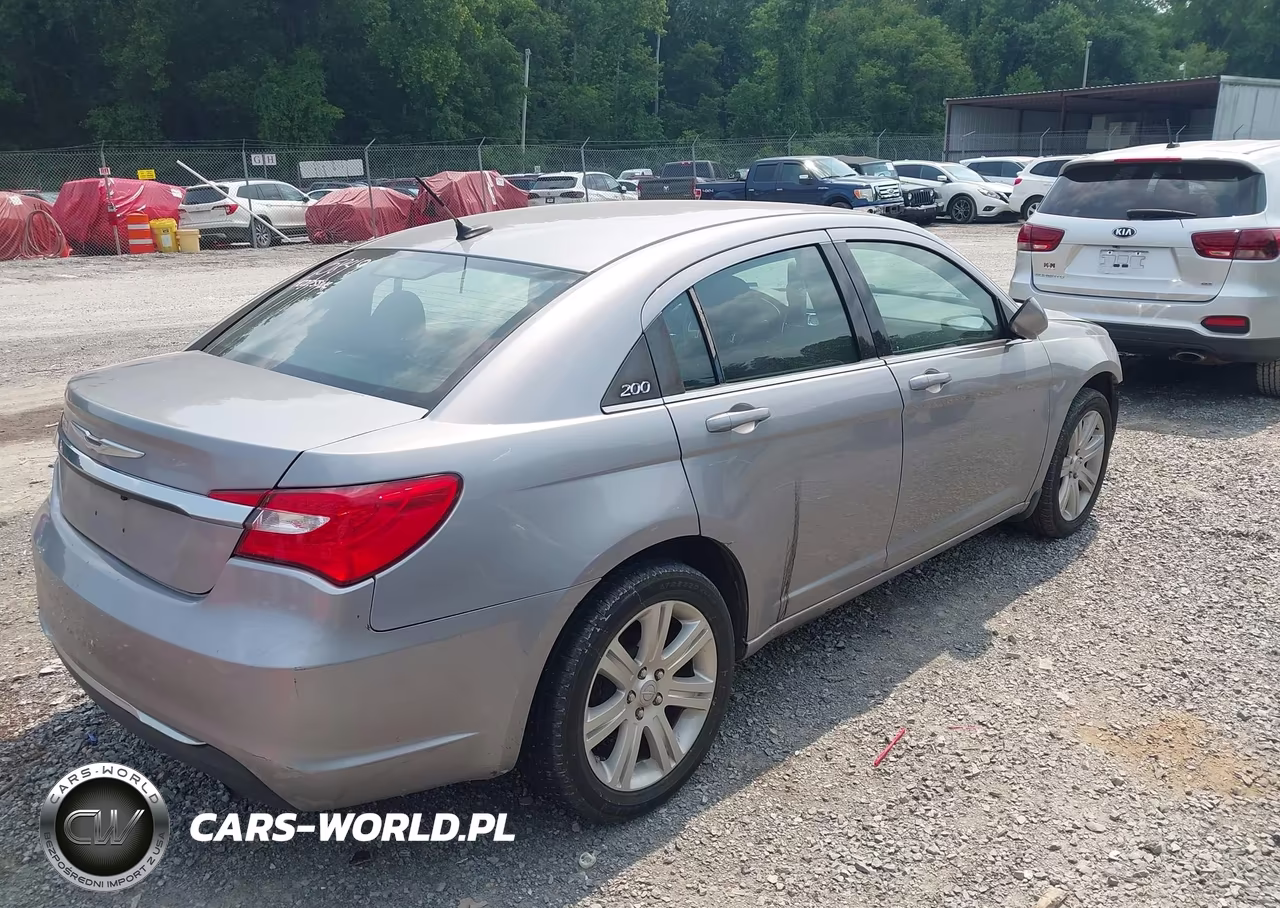 2014 Chrysler 200 Touring VIN:1C3CCBBB0EN198110 - 4