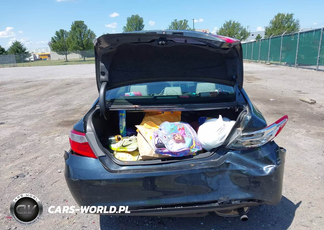 2015 Toyota Camry Le VIN:4T1BF1FK0FU072609 - 16