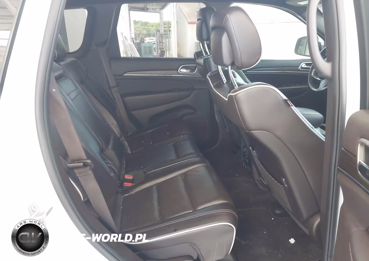 2018 Jeep Grand Cherokee Overland 4X2 VIN:1C4RJECG0JC407097 - 8