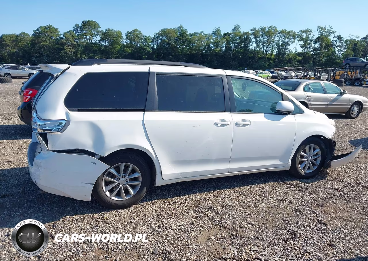 2013 Toyota Sienna Le V6 8 Passenger VIN:5TDKK3DCXDS323001 - 13