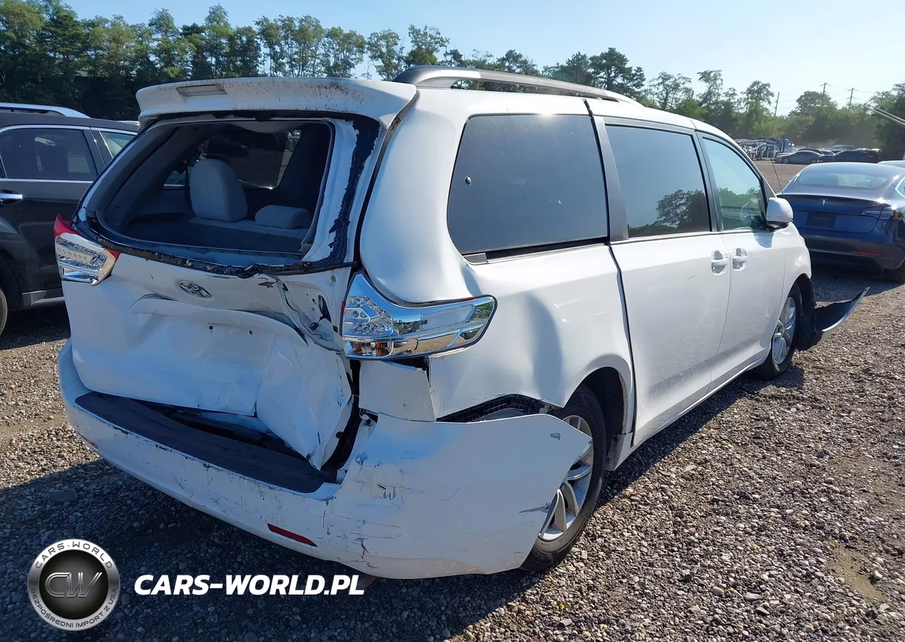 2013 Toyota Sienna Le V6 8 Passenger VIN:5TDKK3DCXDS323001 - 4