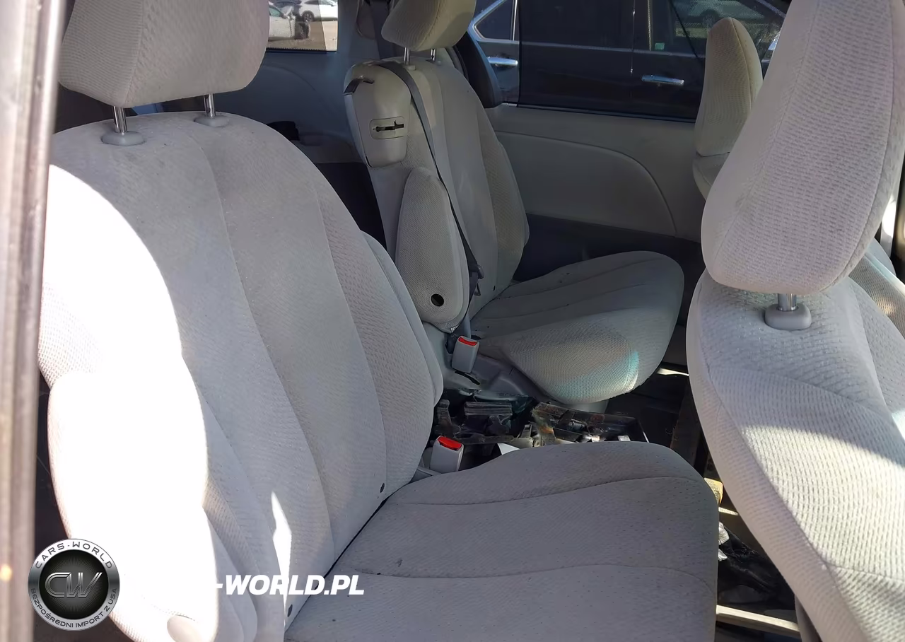 2013 Toyota Sienna Le V6 8 Passenger VIN:5TDKK3DCXDS323001 - 8