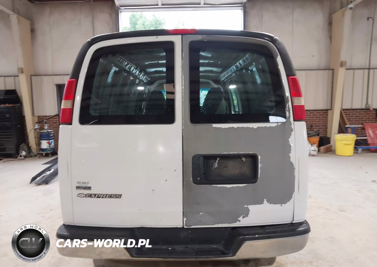 2010 Chevrolet Express 2500 Work Van VIN:1GCZGGAAXA1183101 - 17