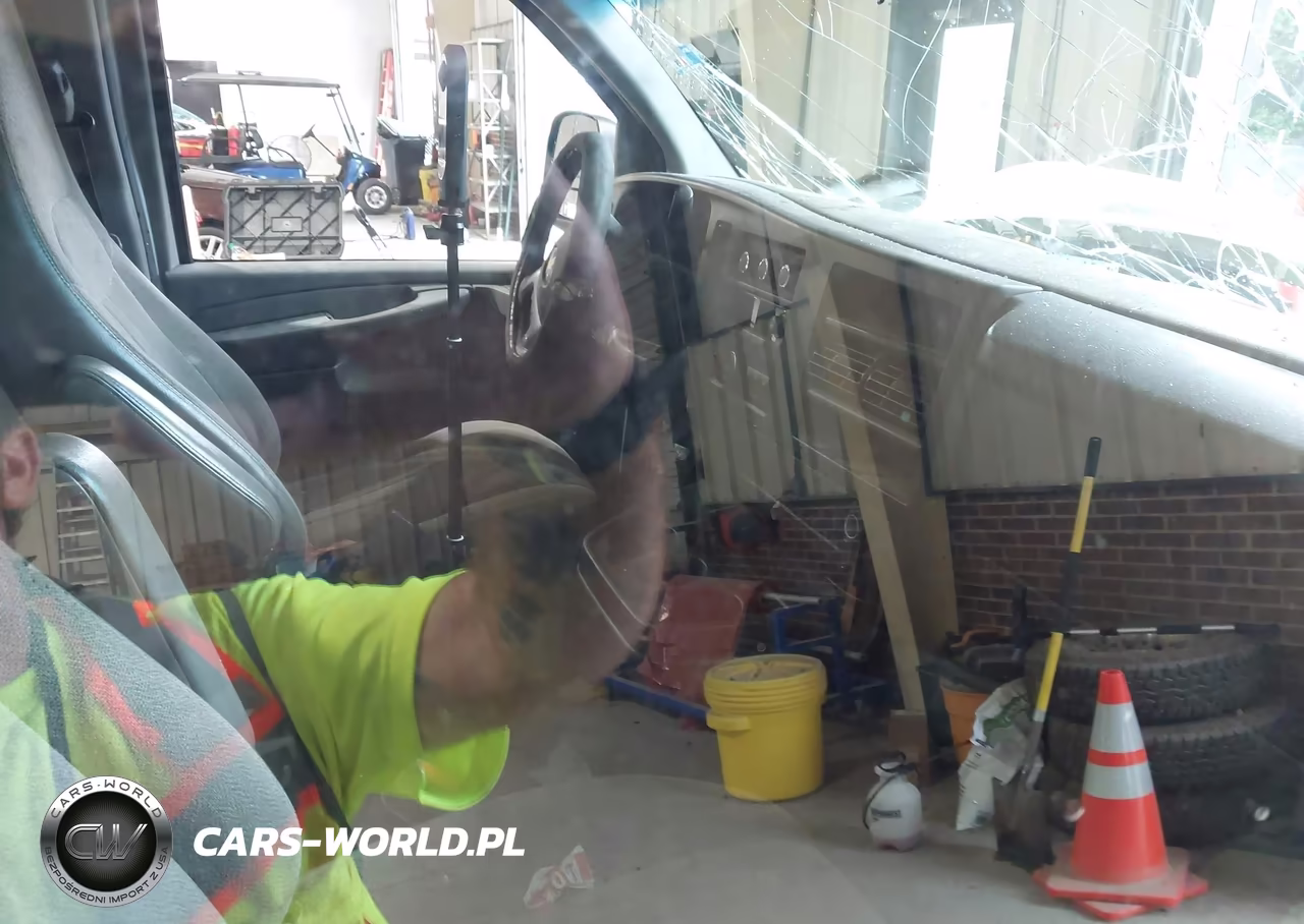 2010 Chevrolet Express 2500 Work Van VIN:1GCZGGAAXA1183101 - 5