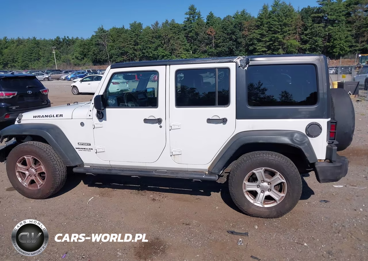 2014 Jeep Wrangler Unlimited Sport VIN:1C4BJWDG5EL162714 - 14