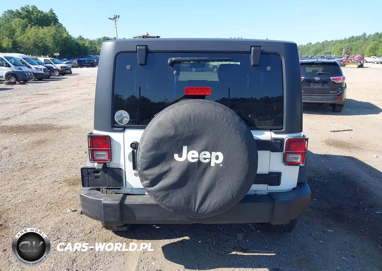 2014 Jeep Wrangler Unlimited Sport VIN:1C4BJWDG5EL162714 - 16