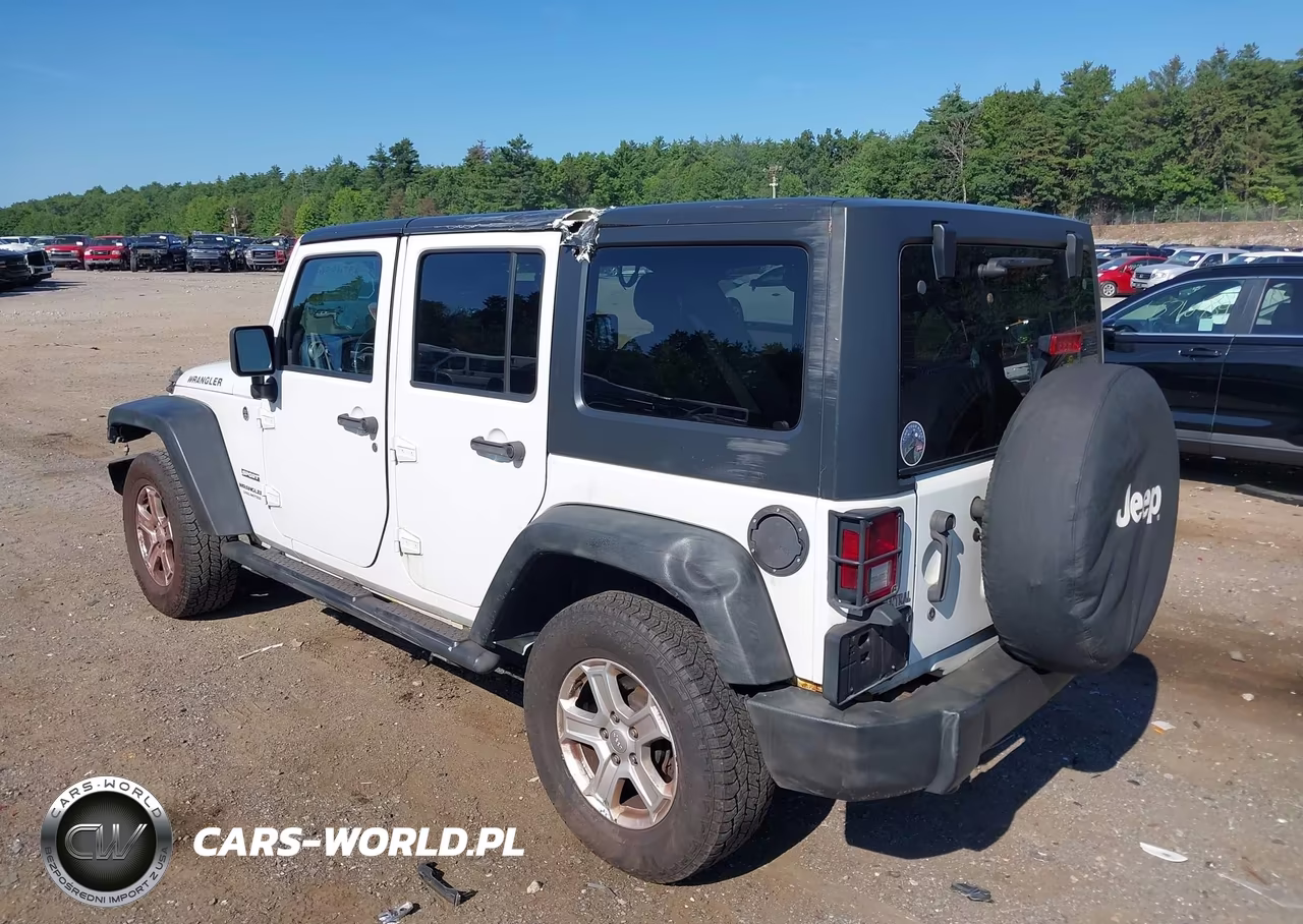 2014 Jeep Wrangler Unlimited Sport VIN:1C4BJWDG5EL162714 - 3