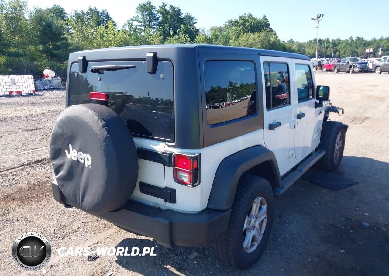 2014 Jeep Wrangler Unlimited Sport VIN:1C4BJWDG5EL162714 - 4
