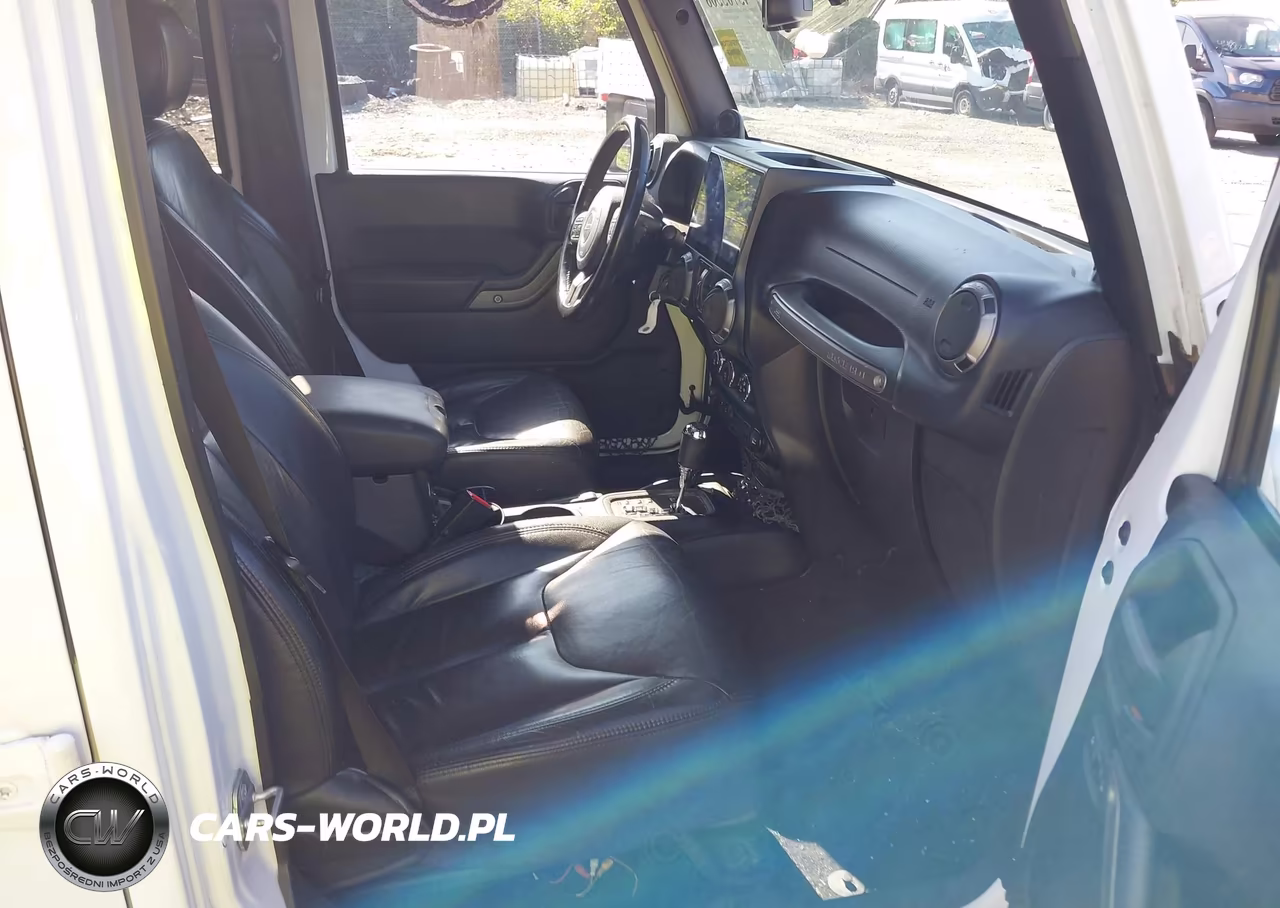 2014 Jeep Wrangler Unlimited Sport VIN:1C4BJWDG5EL162714 - 5