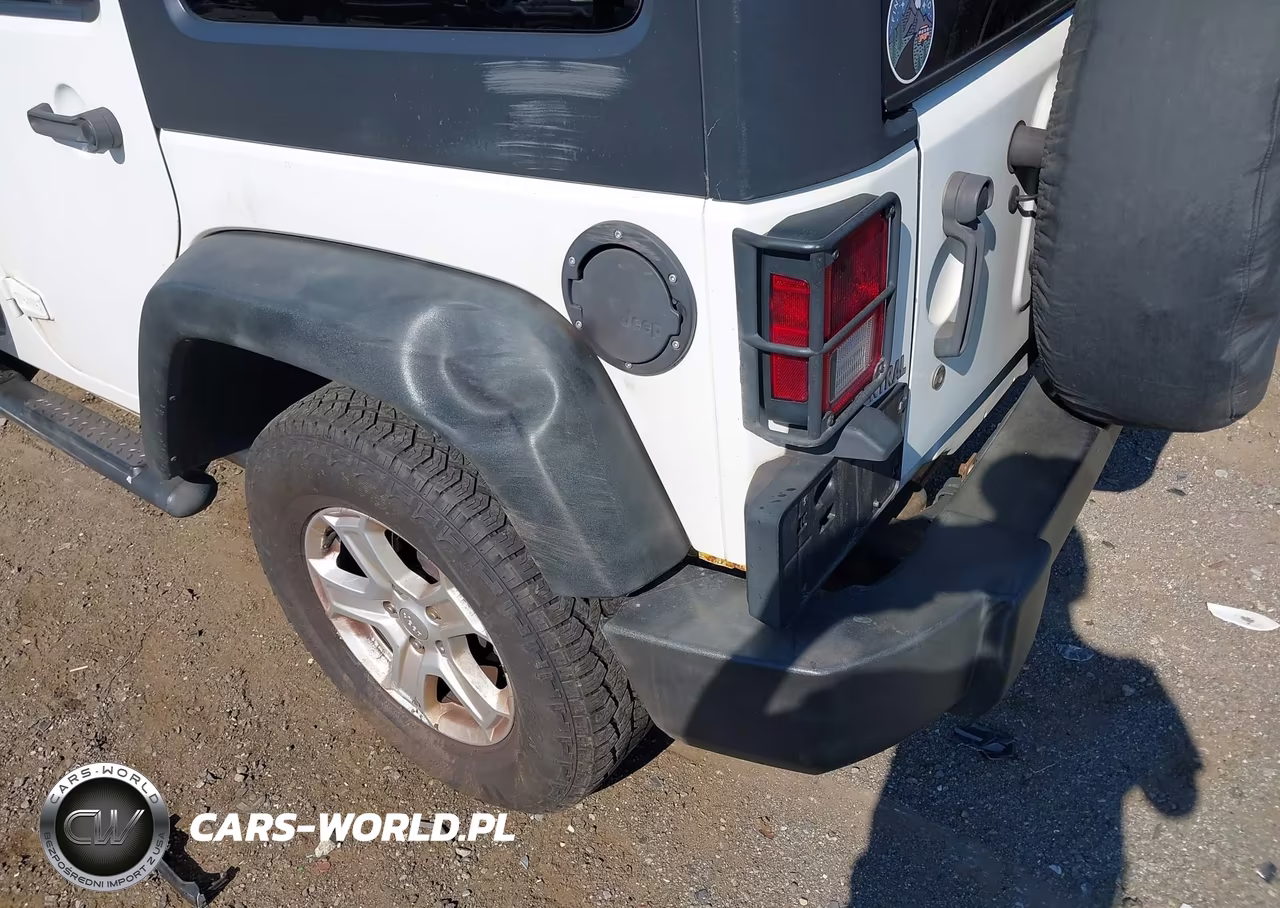 2014 Jeep Wrangler Unlimited Sport VIN:1C4BJWDG5EL162714 - 6