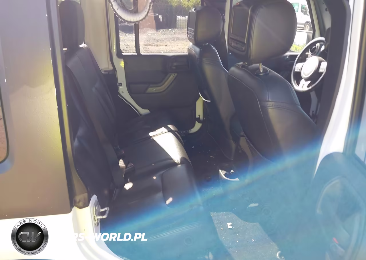 2014 Jeep Wrangler Unlimited Sport VIN:1C4BJWDG5EL162714 - 8