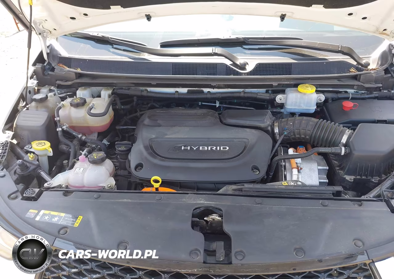 2023 Chrysler Pacifica Hybrid Touring L VIN:2C4RC1L70PR543104 - 10