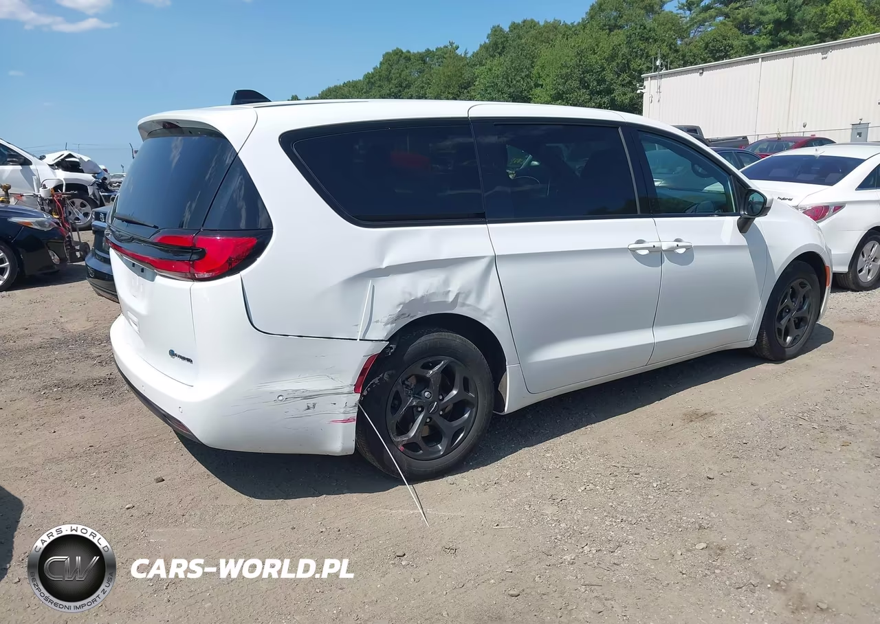 2023 Chrysler Pacifica Hybrid Touring L VIN:2C4RC1L70PR543104 - 4
