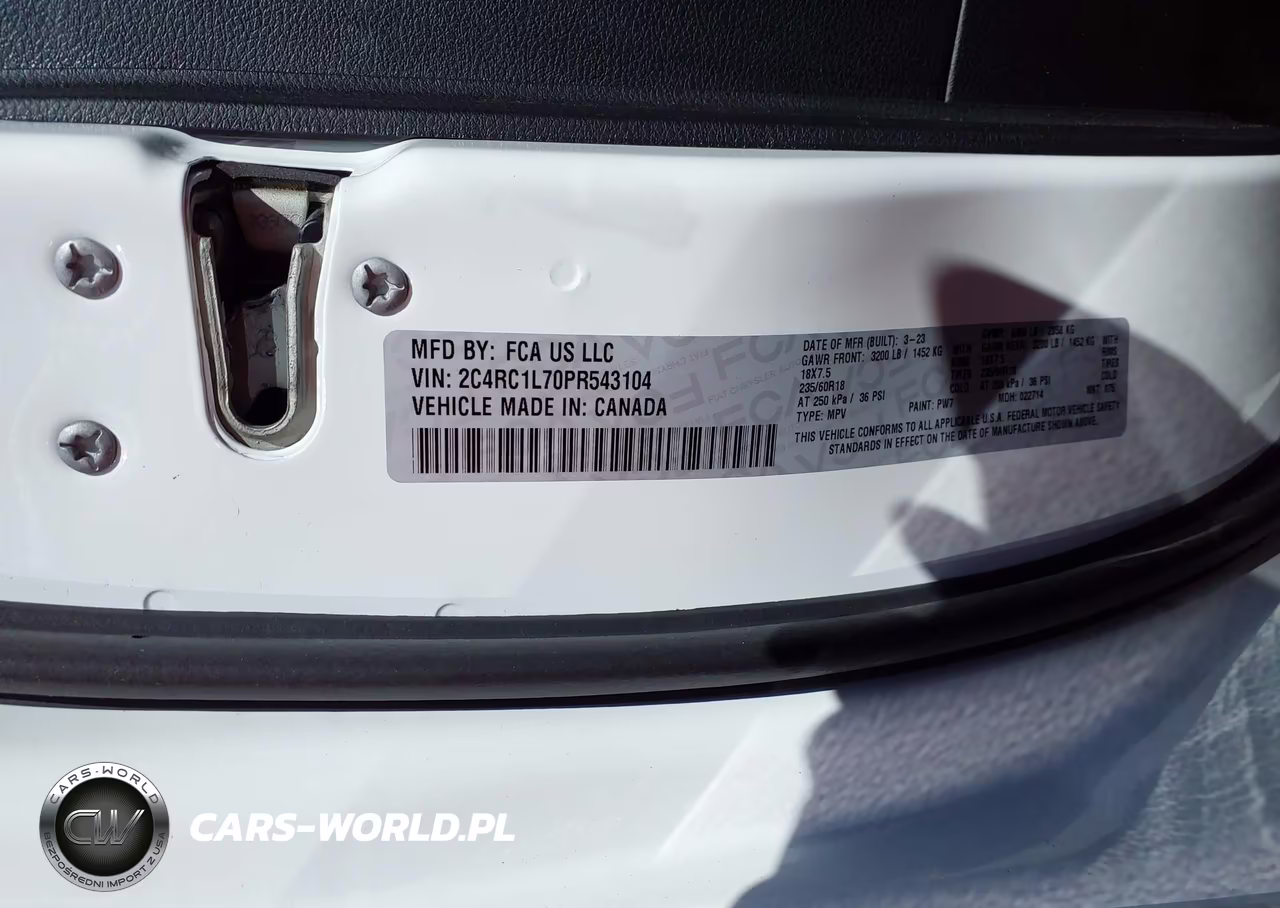 2023 Chrysler Pacifica Hybrid Touring L VIN:2C4RC1L70PR543104 - 9