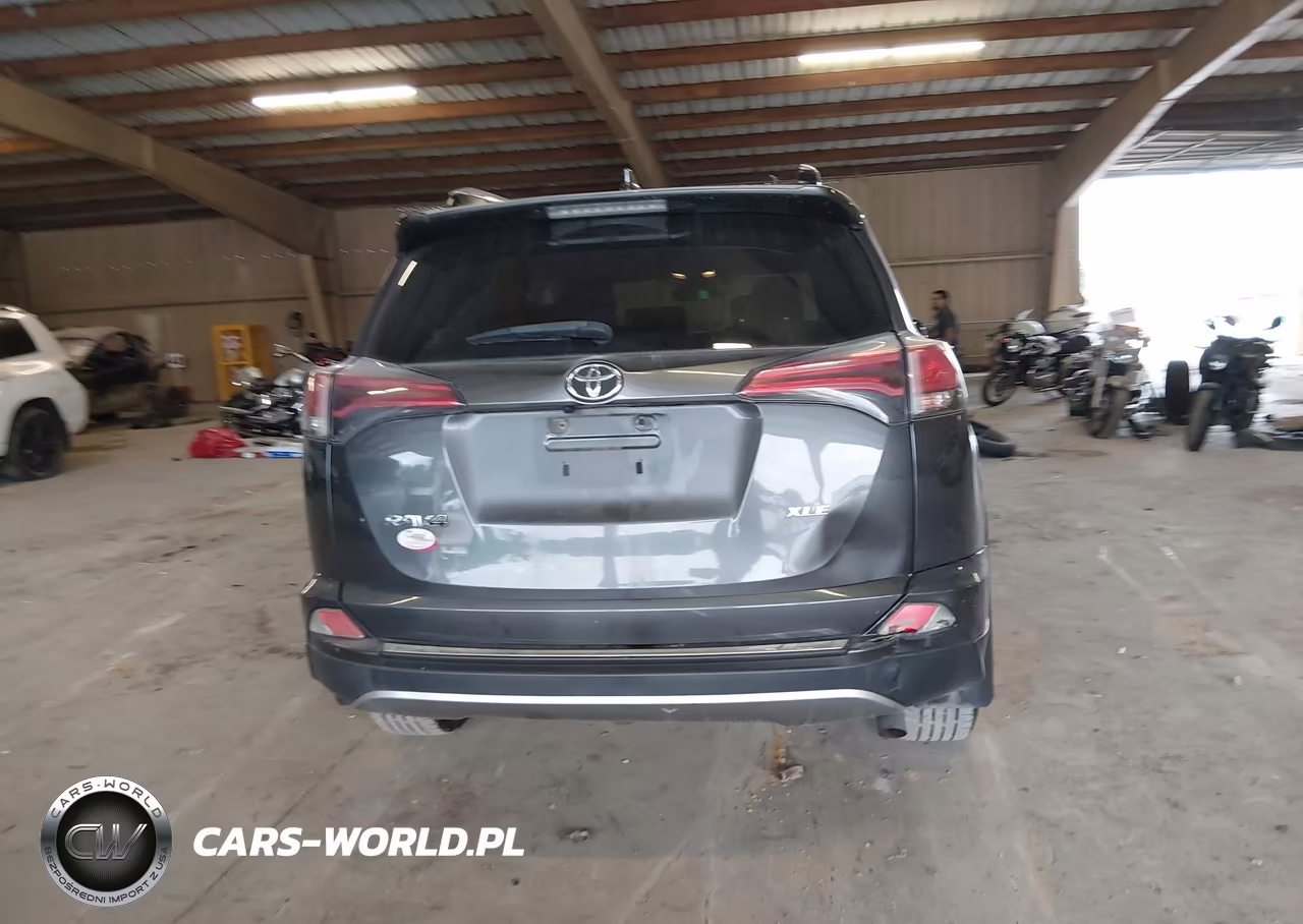 2018 Toyota Rav4 Xle VIN:JTMWFREV9JJ190975 - 17