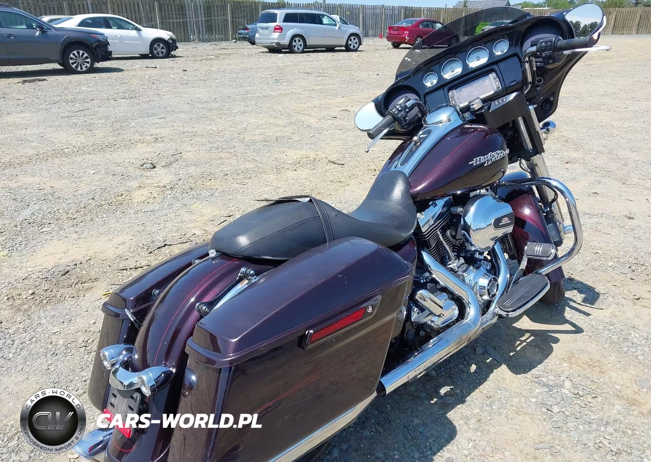 2014 Harley-Davidson Flhxs Street Glide Special VIN:1HD1KRM17EB667955 - 4
