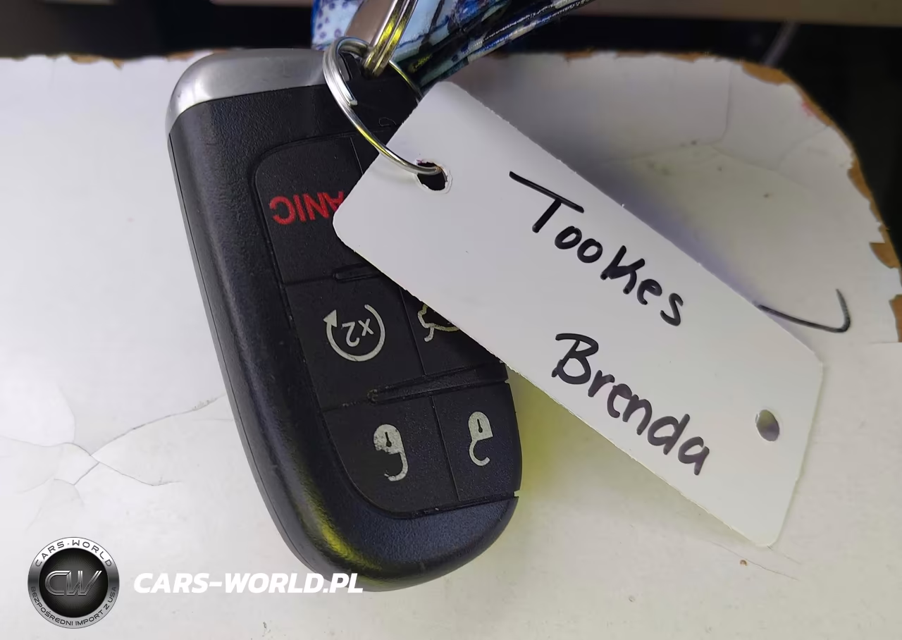 2023 Chrysler Pacifica Touring L VIN:2C4RC1BG9PR529171 - 11