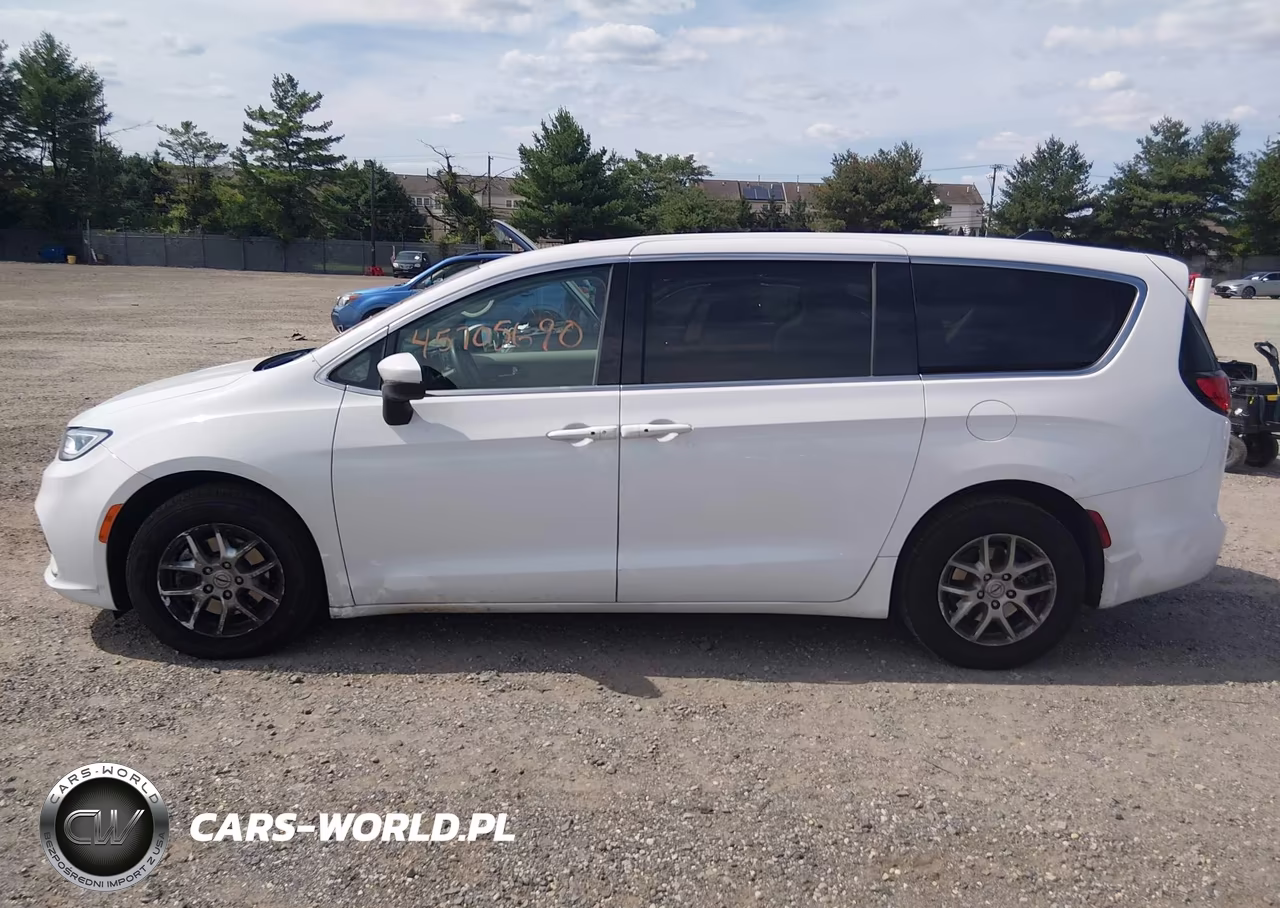 2023 Chrysler Pacifica Touring L VIN:2C4RC1BG9PR529171 - 14