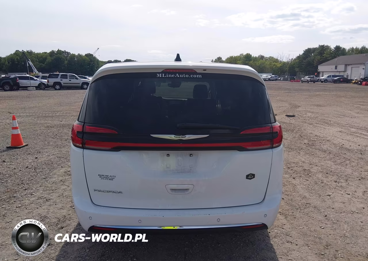 2023 Chrysler Pacifica Touring L VIN:2C4RC1BG9PR529171 - 16