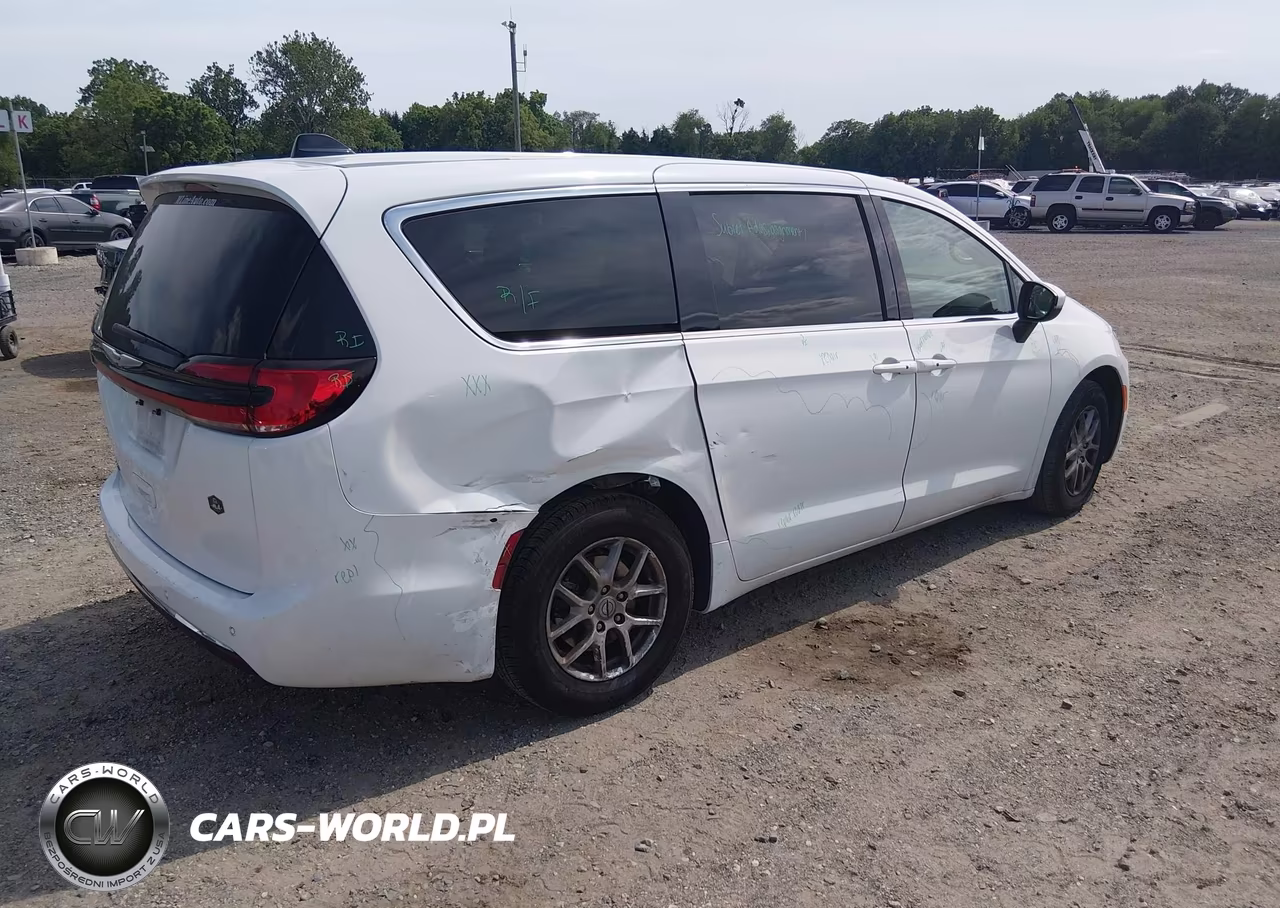 2023 Chrysler Pacifica Touring L VIN:2C4RC1BG9PR529171 - 4