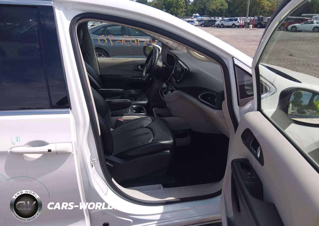 2023 Chrysler Pacifica Touring L VIN:2C4RC1BG9PR529171 - 5